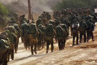 إسرائيل تدرس تجنيد أبناء العمال الأجانب لتعويض نقص الجنود