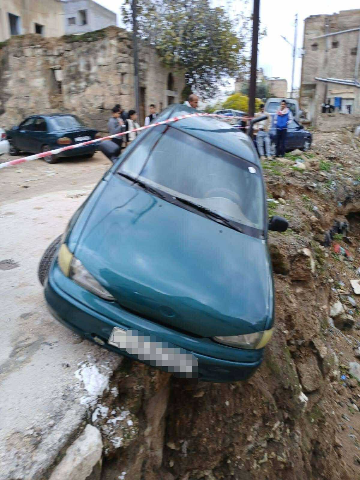 عاجل | انزلاق مركبة في دخلة الحشحوش وسط جرش .. صور