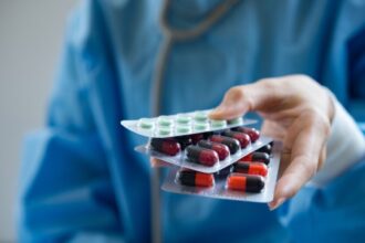 عاجل | تحذير هام جداً من وزارة الصحة حول صرف الأدوية عن بعد