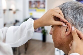 دراسة تحذر المراهقين من فقدان السمع