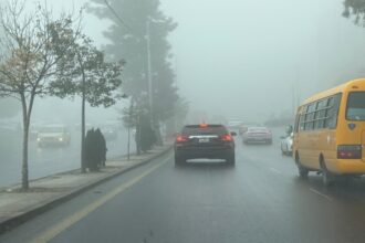 عاجل | منخفض جوي قوي يضرب المملكة وتحذيرات من السيول والضباب الكثيف