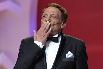 محمد إمام: والدي عادل إمام لا يزال الأعلى أجرًا في الوطن العربي