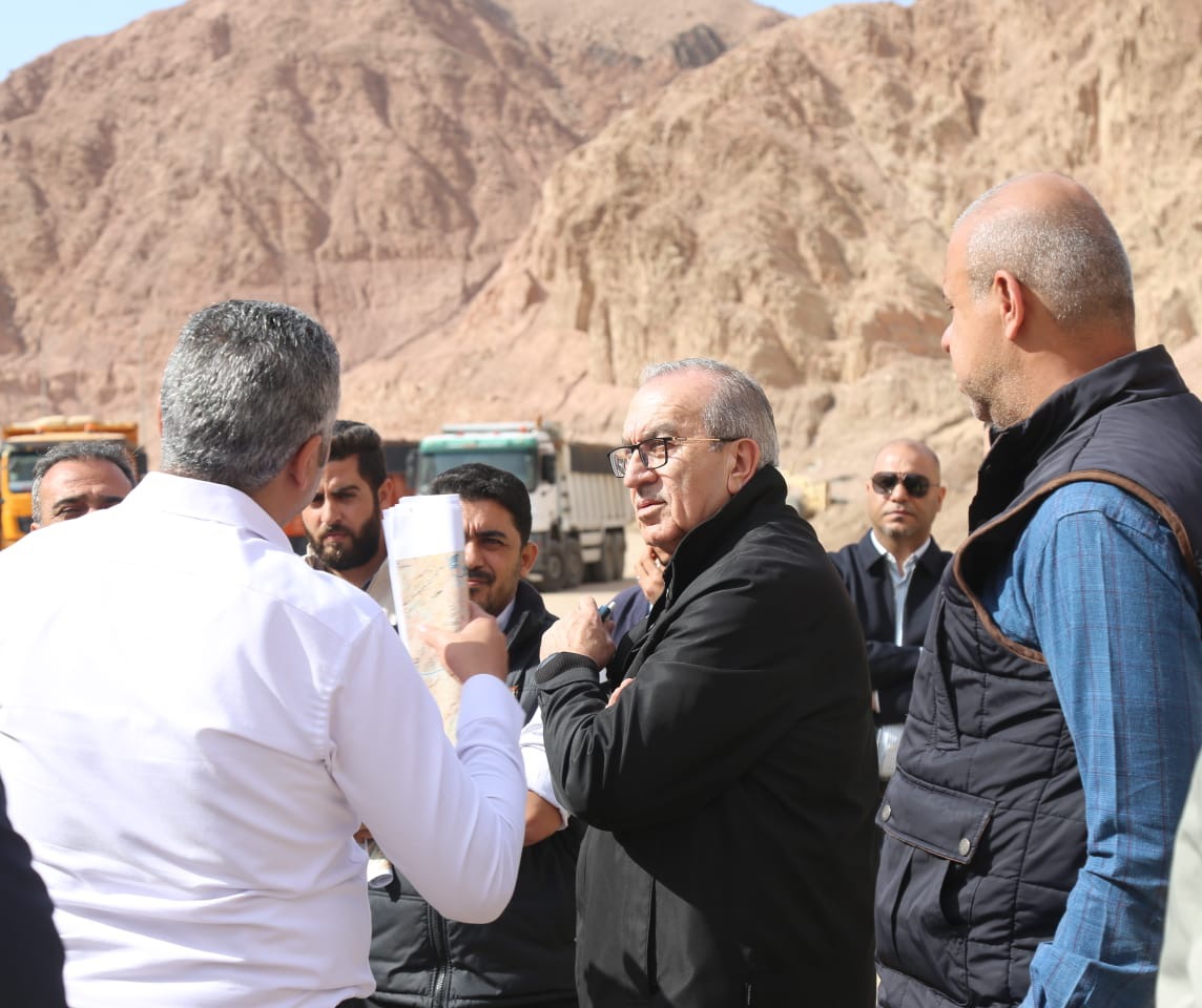 صورة حول : وزير الأشغال يطلع على أضرار السيول في العقبة وزير الأشغال يطلع على أضرار السيول في العقبة