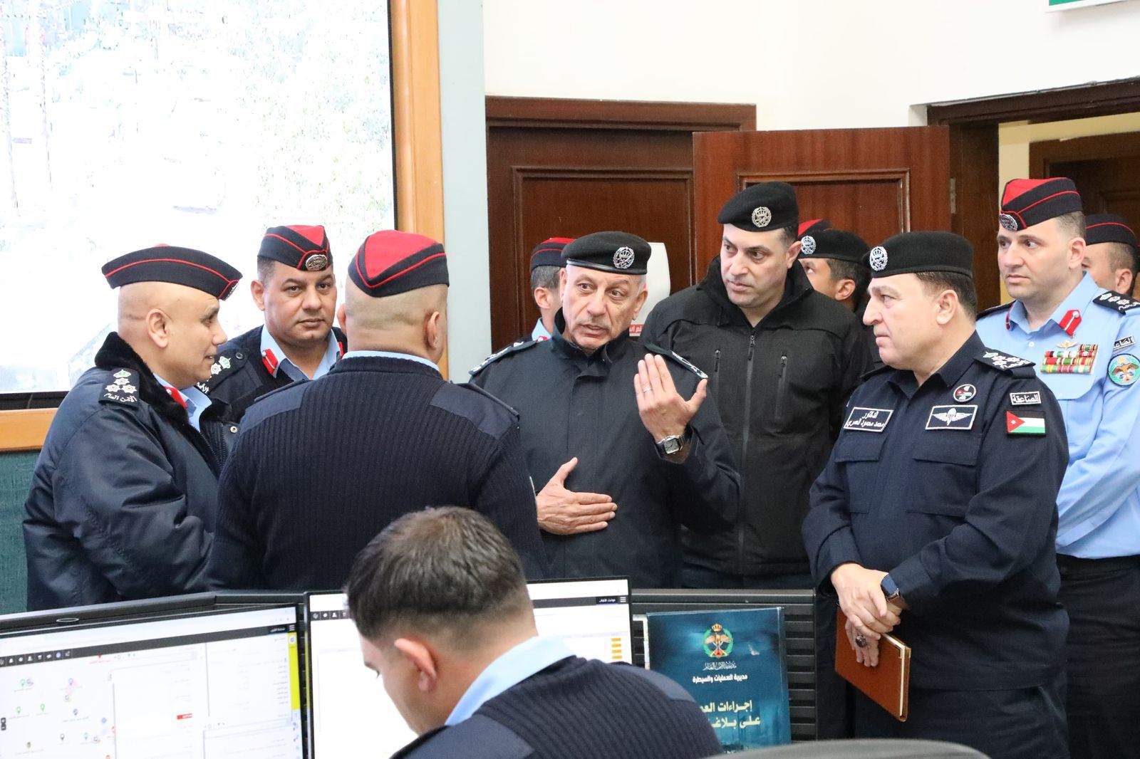 عاجل | اللواء المعايطة يتفقد الدفاع المدني ومركز القيادة والسيطرة