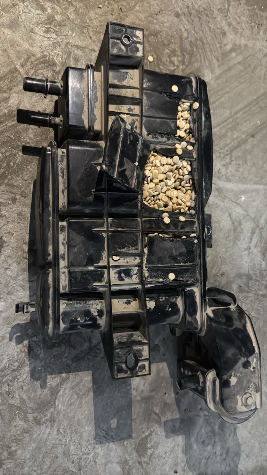 عاجل | إدارة مكافحة المخدرات تحبط تهريب 138 ألف حبّة مخدرة في قضيتين منفصلتين