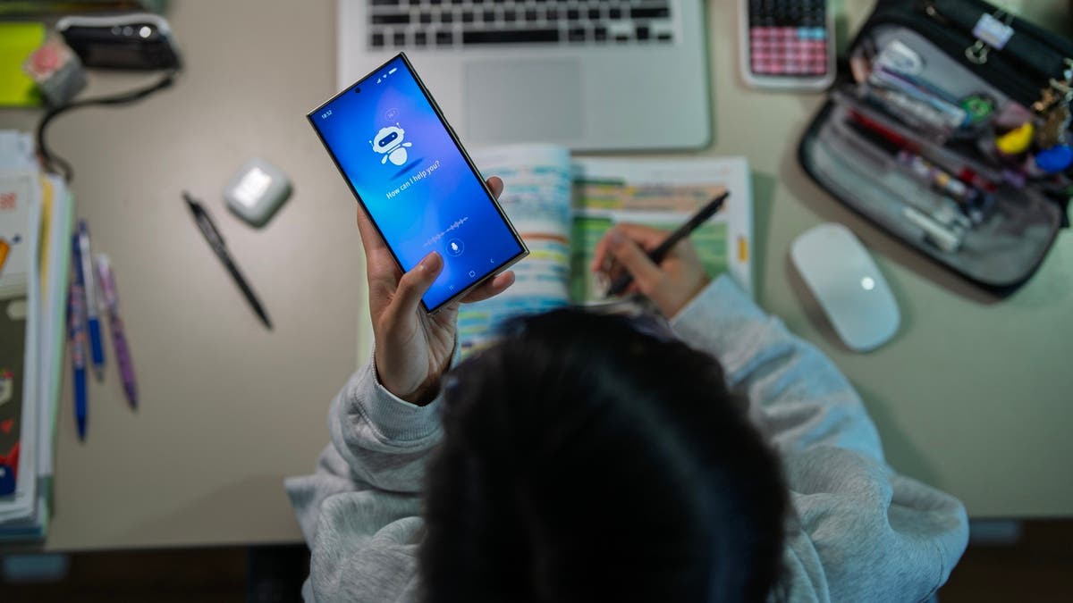 شركات المحاسبة في هونغ كونغ توسّع فرقها بالذكاء الاصطناعي