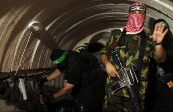 صورة حول : حماس تنجو بمقاتلين من أنفاق رفح وسط حصار إسرائيلي حماس تنجو بمقاتلين من أنفاق رفح وسط حصار إسرائيلي