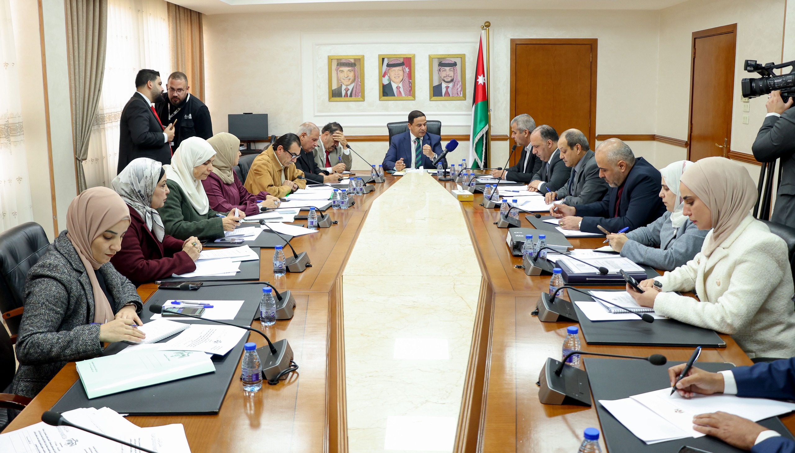 صورة حول : جلسة ساخنة للجنة الطاقة النيابية خلال مناقشة قانون استغلال النحاس والذهب جلسة ساخنة للجنة الطاقة النيابية خلال مناقشة قانون استغلال النحاس والذهب