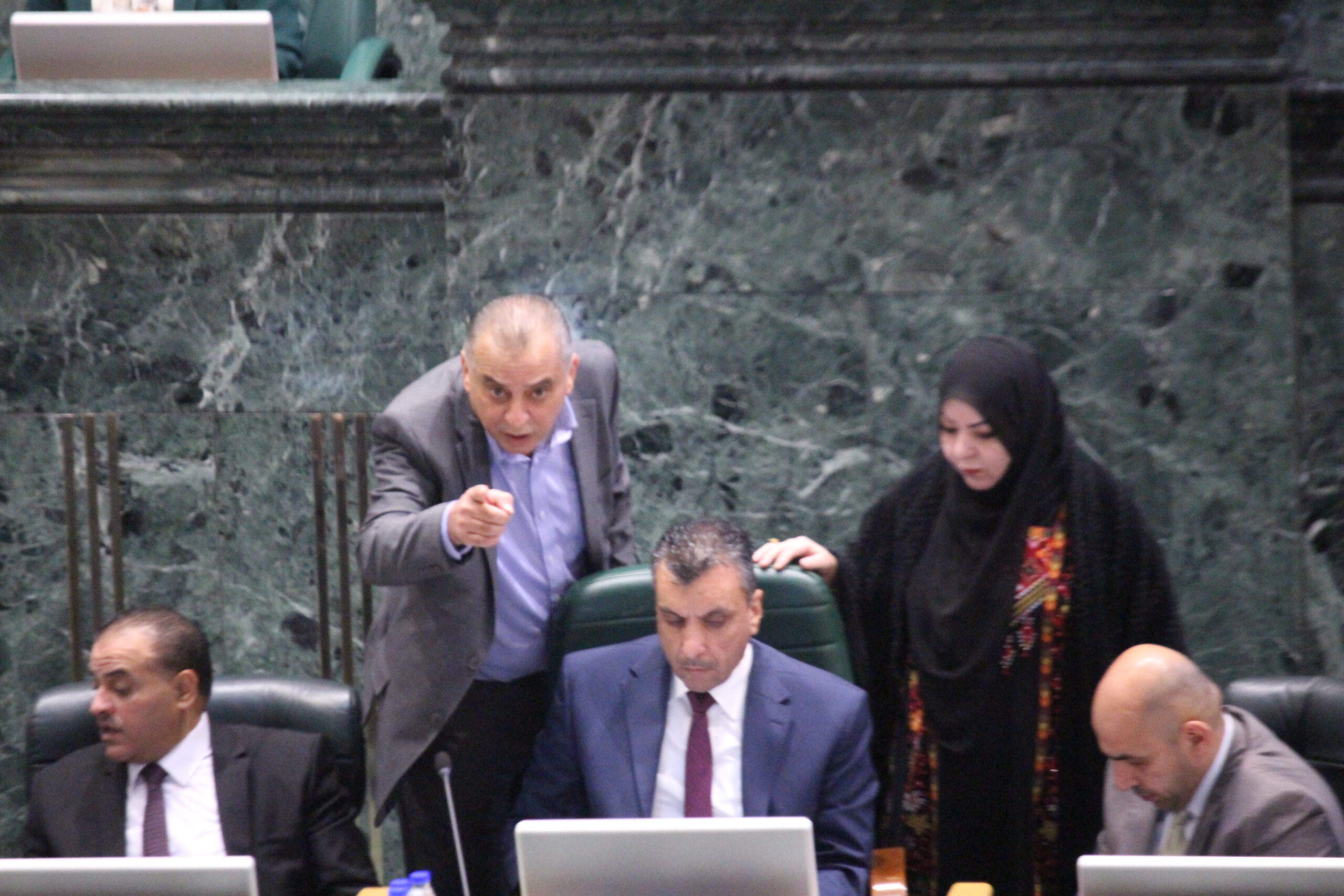 عدسة صراحة نيوز ترصد أجواء جلسة النواب