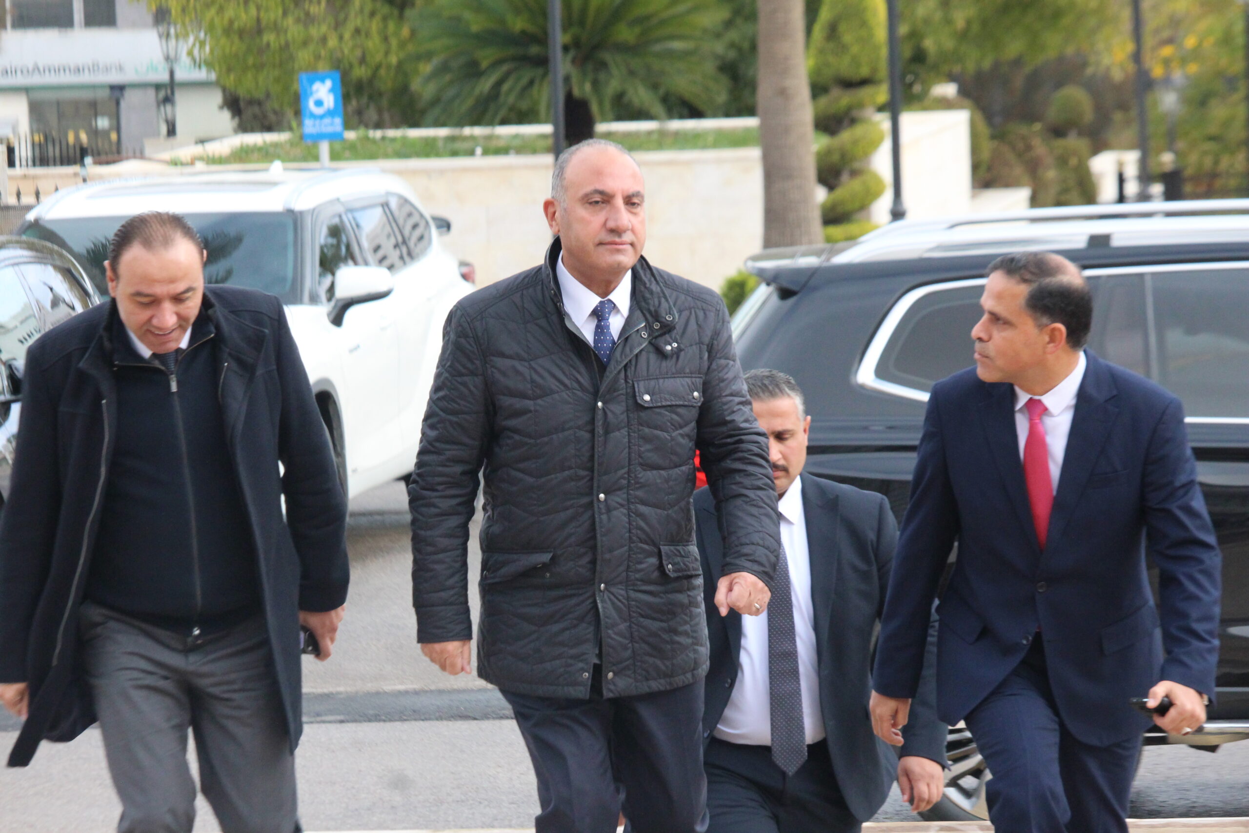 حرس ام موظفين ماذا يفعل الشواربة في مجلس الامة ان لم يكن تحت القبة