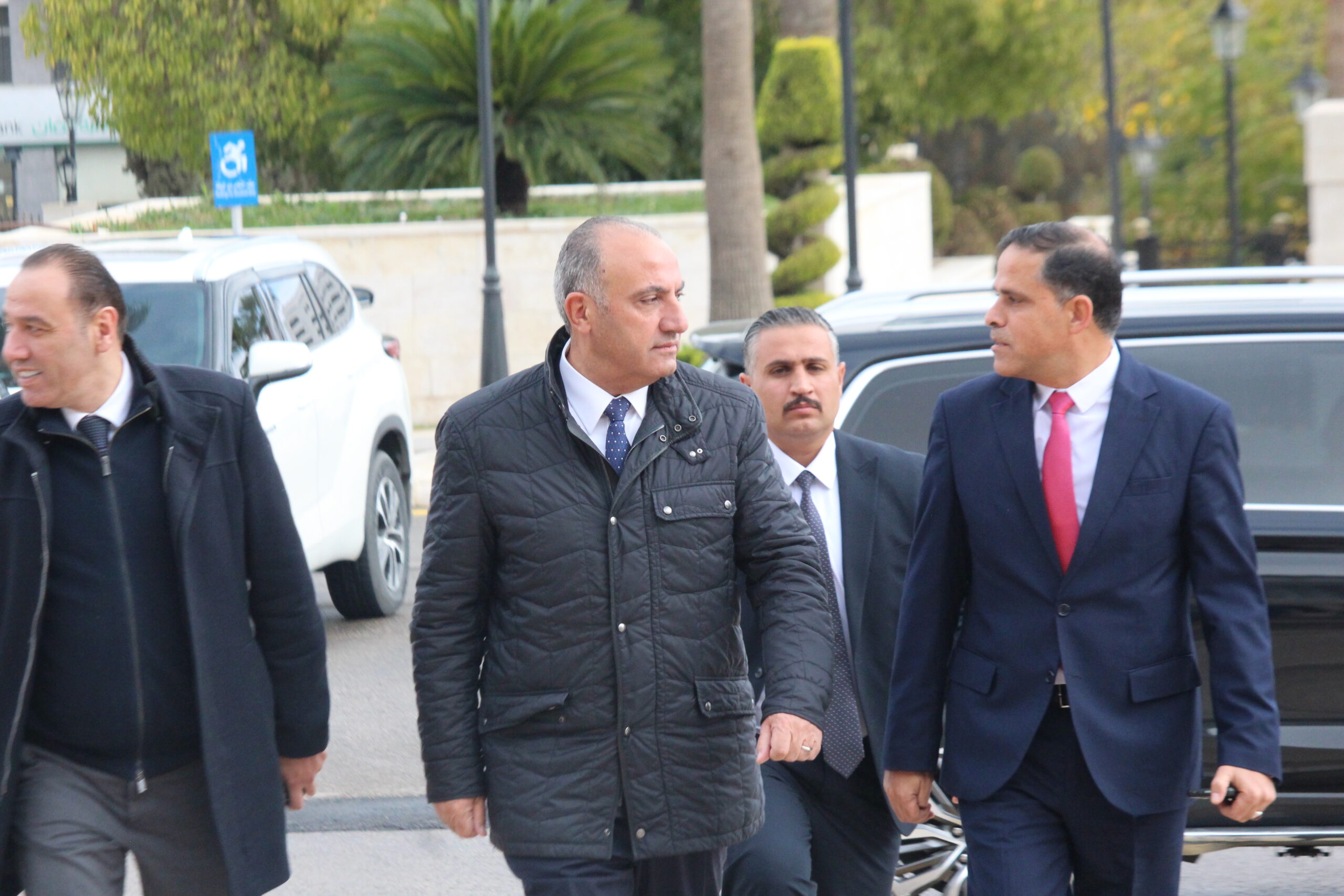 حرس ام موظفين ماذا يفعل الشواربة في مجلس الامة ان لم يكن تحت القبة