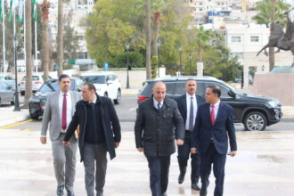 حرس ام موظفين ماذا يفعل الشواربة في مجلس الامة ان لم يكن تحت القبة