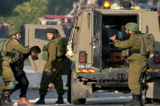 قوات الاحتلال تعتقل 11 فلسطينيا