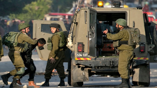 قوات الاحتلال تعتقل 11 فلسطينيا