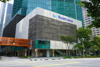 بايت دانس تطرح مساعدا صوتيا يستخدم الذكاء الاصطناعي بهاتف صيني