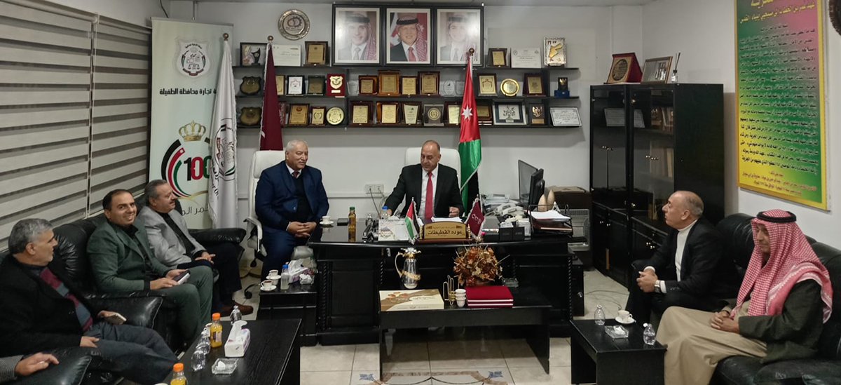 محافظ الطفيلة يلتقي رئيس وأعضاء غرفة التجارة