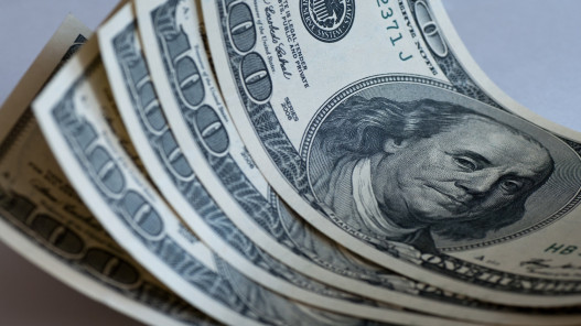 انخفاض مؤشر الدولار وسط ارتفاع توقعات خفض الفائدة