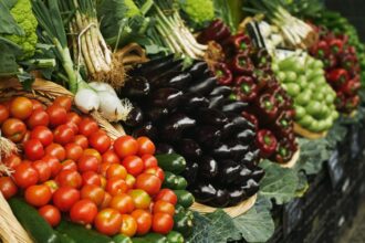 أسعار الخضار والفواكه بالسوق المركزي اليوم