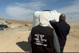 الصندوق الهاشمي لتنمية البادية يوزع خزانات مياه في لواء الحسا