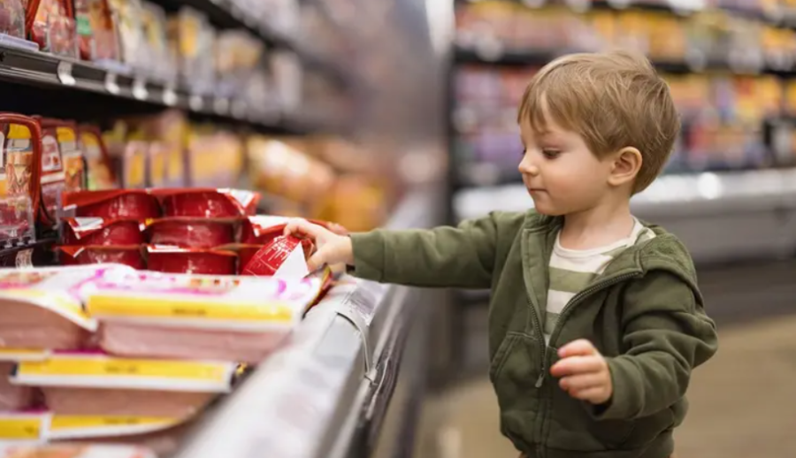 ارتفاع استهلاك الأطفال للأطعمة فائقة التصنيع يثير قلق اليونيسف