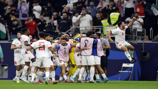 صورة حول : الأردن يتصدر مجموعته بعد الجولة الأولى… والتركيز على مباراة الكويت الأردن يتصدر مجموعته بعد الجولة الأولى… والتركيز على مباراة الكويت