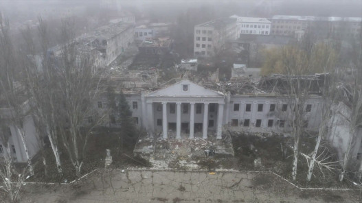 مساعي دبلوماسية لإنهاء الحرب الأوكرانية… وواشنطن تخفف العقوبات عن "لوك أويل"
