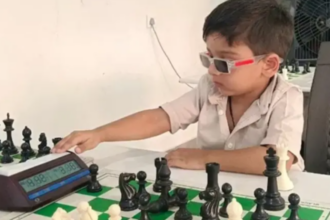 طفل هندي يحقق رقماً قياسياً في الشطرنج ويصبح أصغر لاعب مُدرج في تصنيف الاتحاد الدولي