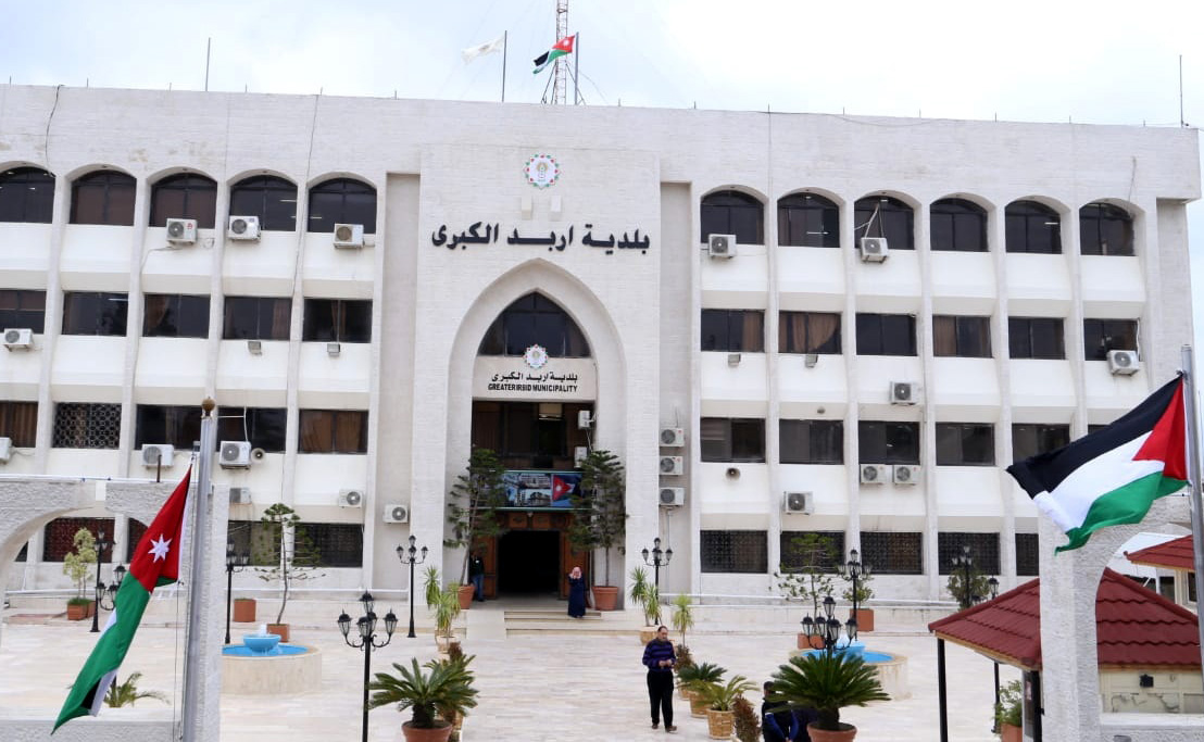 بلدية إربد تعيد تنظيم دوام السوق المركزي وتشدد تعليمات الدخول والتحميل