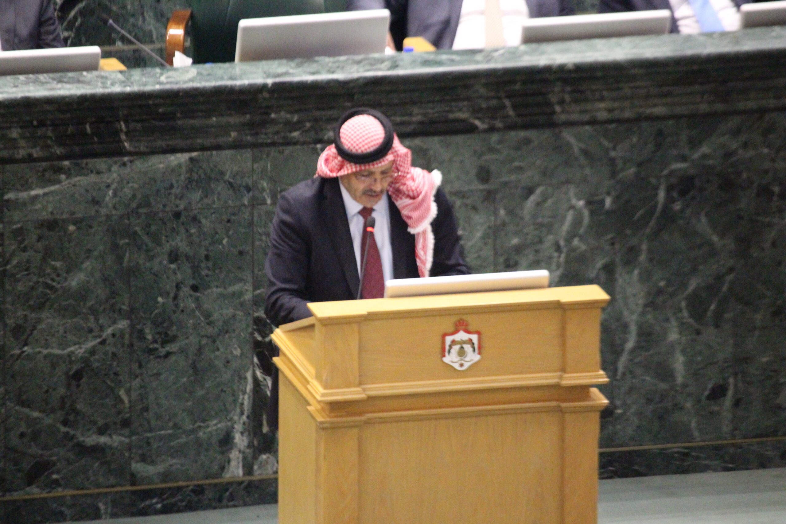 العليمات لحسان: لا نطلب منك نهج عمر بن عبد العزيز كاملا