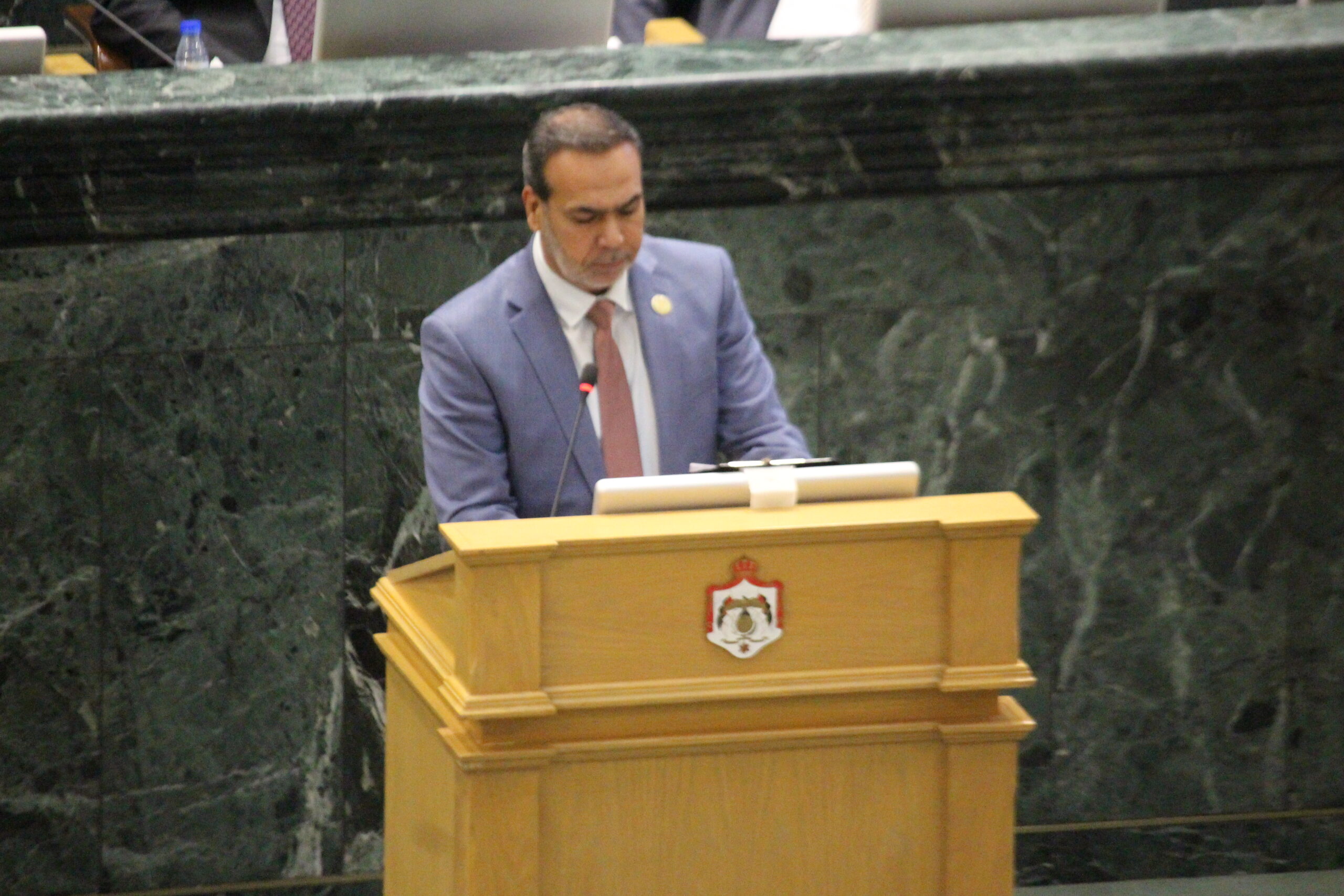 صورة حول : النواصرة ينتقد الموازنة ويطالب بدعم القوات المسلحة النواصرة ينتقد الموازنة ويطالب بدعم القوات المسلحة