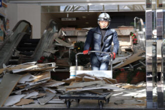 زلزال قوي يهز شمال اليابان ويصيب العشرات