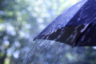 توقعات بأمطار غزيرة وتحذيرات من السيول