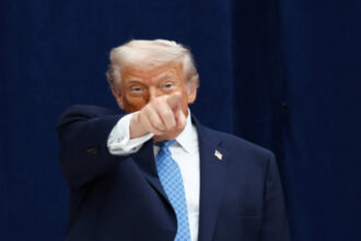 ترامب يتباهى بانخفاض الأسعار ويهاجم خصومه والمهاجرين