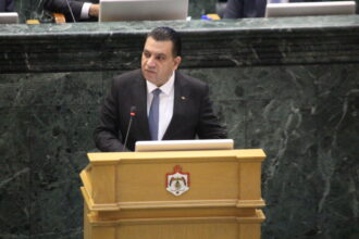 السعود يطالب بالكشف عن أسماء من قبضوا بالدولار