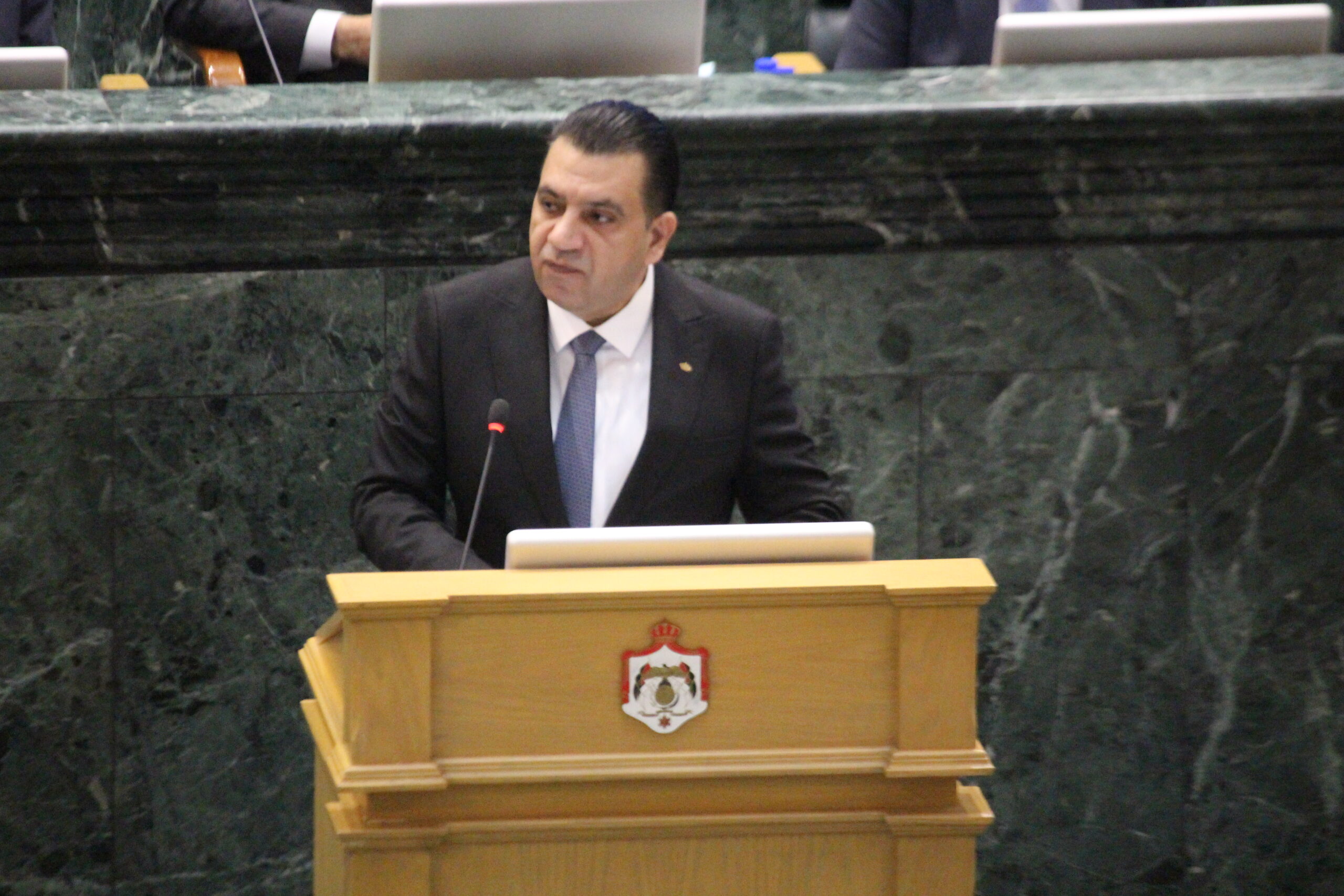 السعود يطالب بالكشف عن أسماء من قبضوا بالدولار