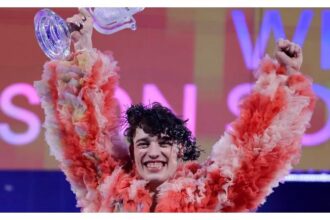 نيـمو يعيد كأس يوروفيجن احتجاجاً على مشاركة إسرائيل