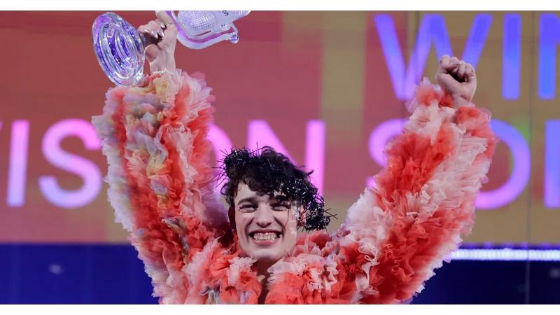 صورة حول : نيـمو يعيد كأس يوروفيجن احتجاجاً على مشاركة إسرائيل نيـمو يعيد كأس يوروفيجن احتجاجاً على مشاركة إسرائيل