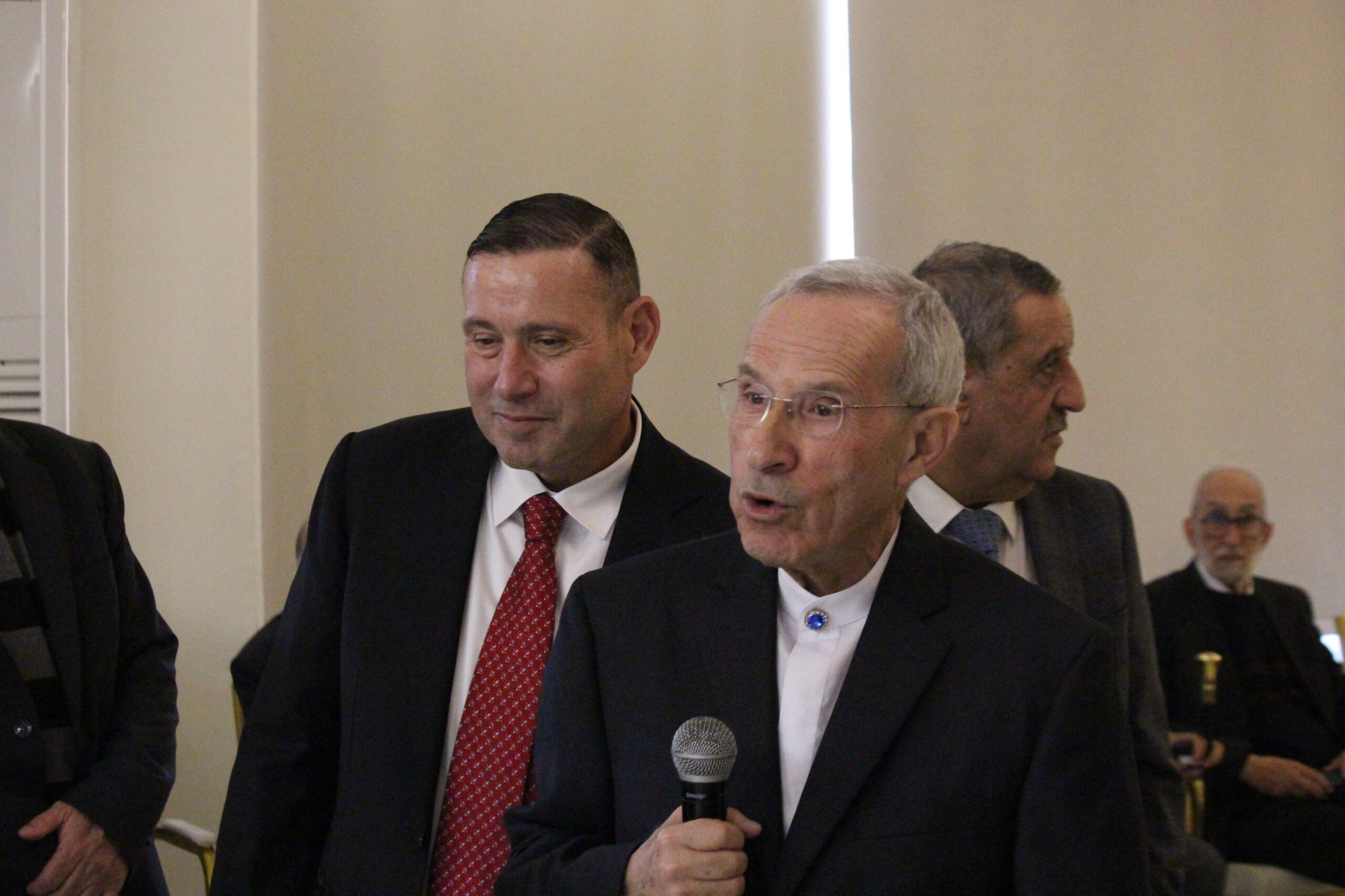 بالفيديو والصور.. العجلوني يُقري بمناسبة زفاف نجله المهندس زيد