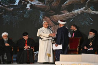 البابا لاون الرابع عشر يدعو الطوائف اللبنانية لبناء السلام ورفض العنف