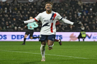 باريس سان جرمان يستعيد الصدارة مؤقتًا بعد فوز مثير على متز