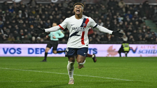 باريس سان جرمان يستعيد الصدارة مؤقتًا بعد فوز مثير على متز