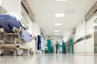 “حكيم”: بطء مؤقت بسبب توسعة الخدمات وتحديث النظام في المراكز الصحية