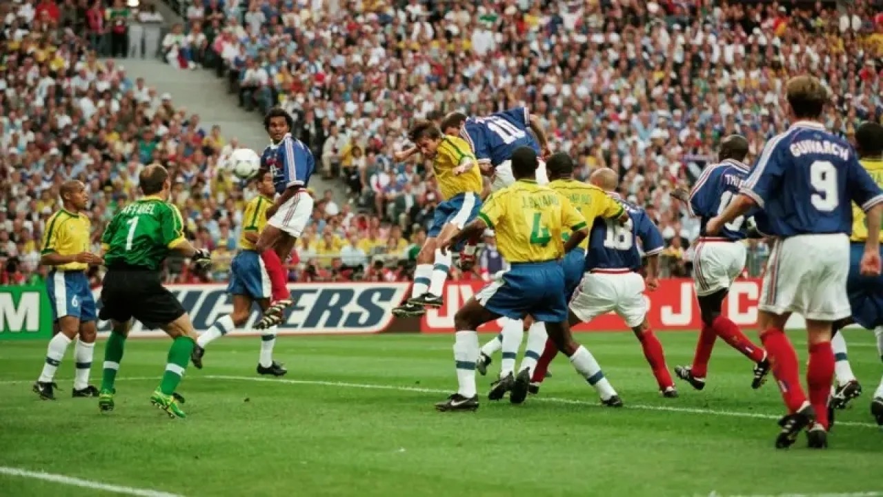 بلاتيني يفجّر مفاجأة: تلاعب مخطَّط في قرعة مونديال 1998 لتهيئة نهائي فرنسا–البرازيل