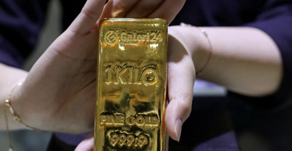 صورة حول : الذهب يلمع من جديد والفضة تلتقط أنفاسها وسط ترقب مسار الفائدة الأميركية الذهب يلمع من جديد والفضة تلتقط أنفاسها وسط ترقب مسار الفائدة الأميركية