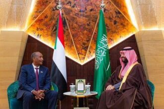 السعودية تؤكد دعمها لاستقرار السودان وبحث مستجدات الأزمة