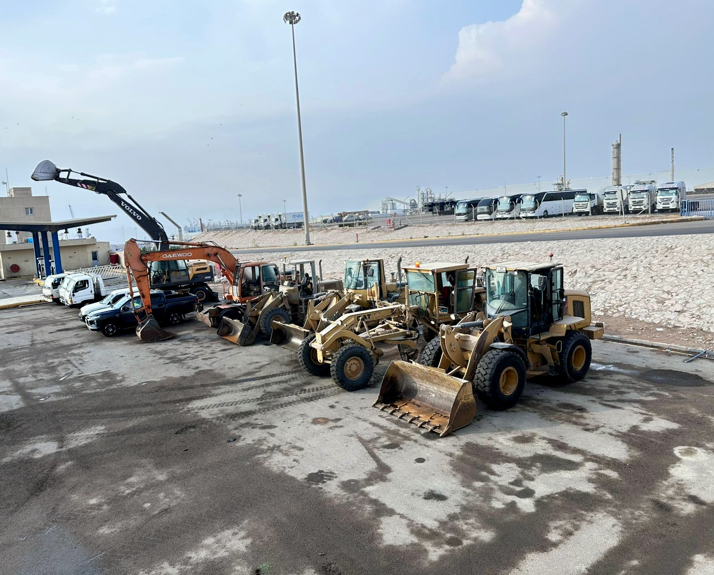 صورة حول : رغم الأحوال الجوية.. موانئ العقبة تواصل العمل وتفعّل خطة الطوارئ رغم الأحوال الجوية.. موانئ العقبة تواصل العمل وتفعّل خطة الطوارئ