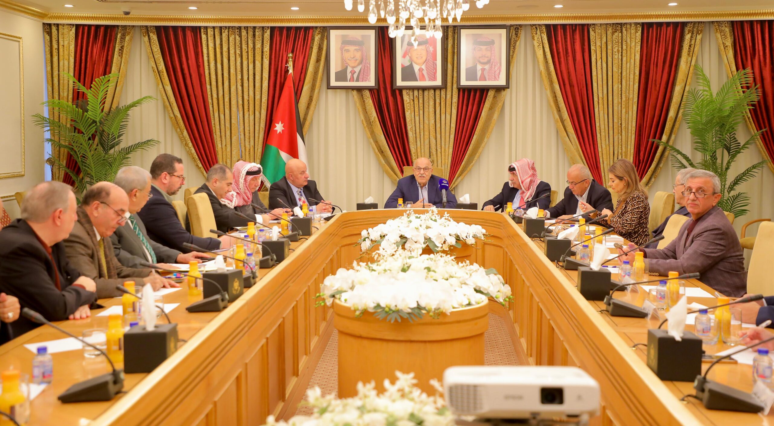 صورة حول : العين المعشر: بحث خطط الاستثمار والتخطيط ضمن مسار التحديث الاقتصادي العين المعشر: بحث خطط الاستثمار والتخطيط ضمن مسار التحديث الاقتصادي