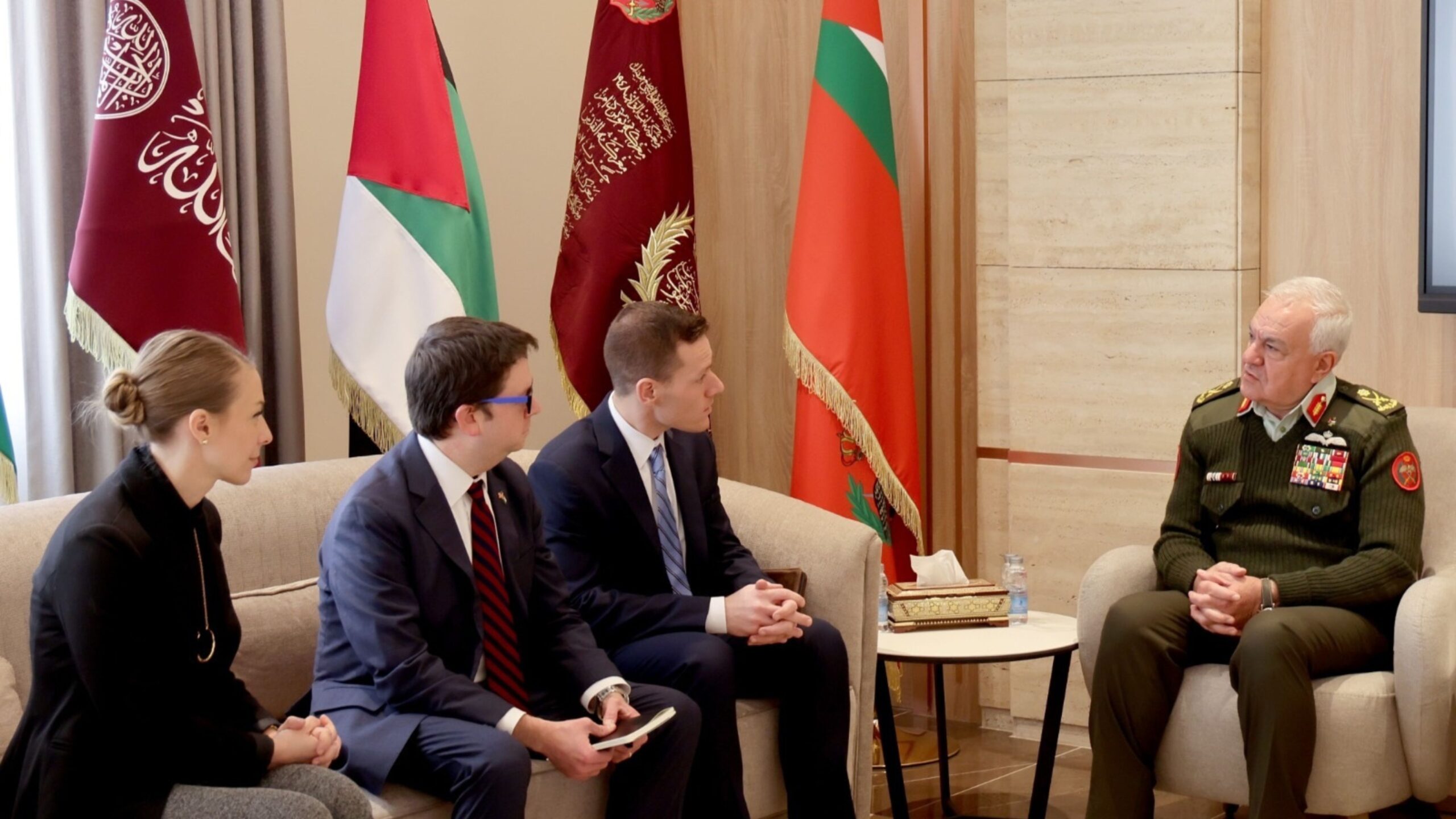 صورة حول : الحنيطي يبحث مع وفد من الكونغرس الأميركي تعزيز التعاون العسكري والتطورات الإقليمية الحنيطي يبحث مع وفد من الكونغرس الأميركي تعزيز التعاون العسكري والتطورات الإقليمية