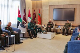 الحنيطي يبحث تعزيز التعاون العسكري مع رئيس أركان قوة دفاع باربادوس