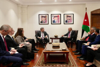 الصفدي يلتقي سفير أمريكا لدى الأمم المتحدة ويبحث التعاون الإقليمي